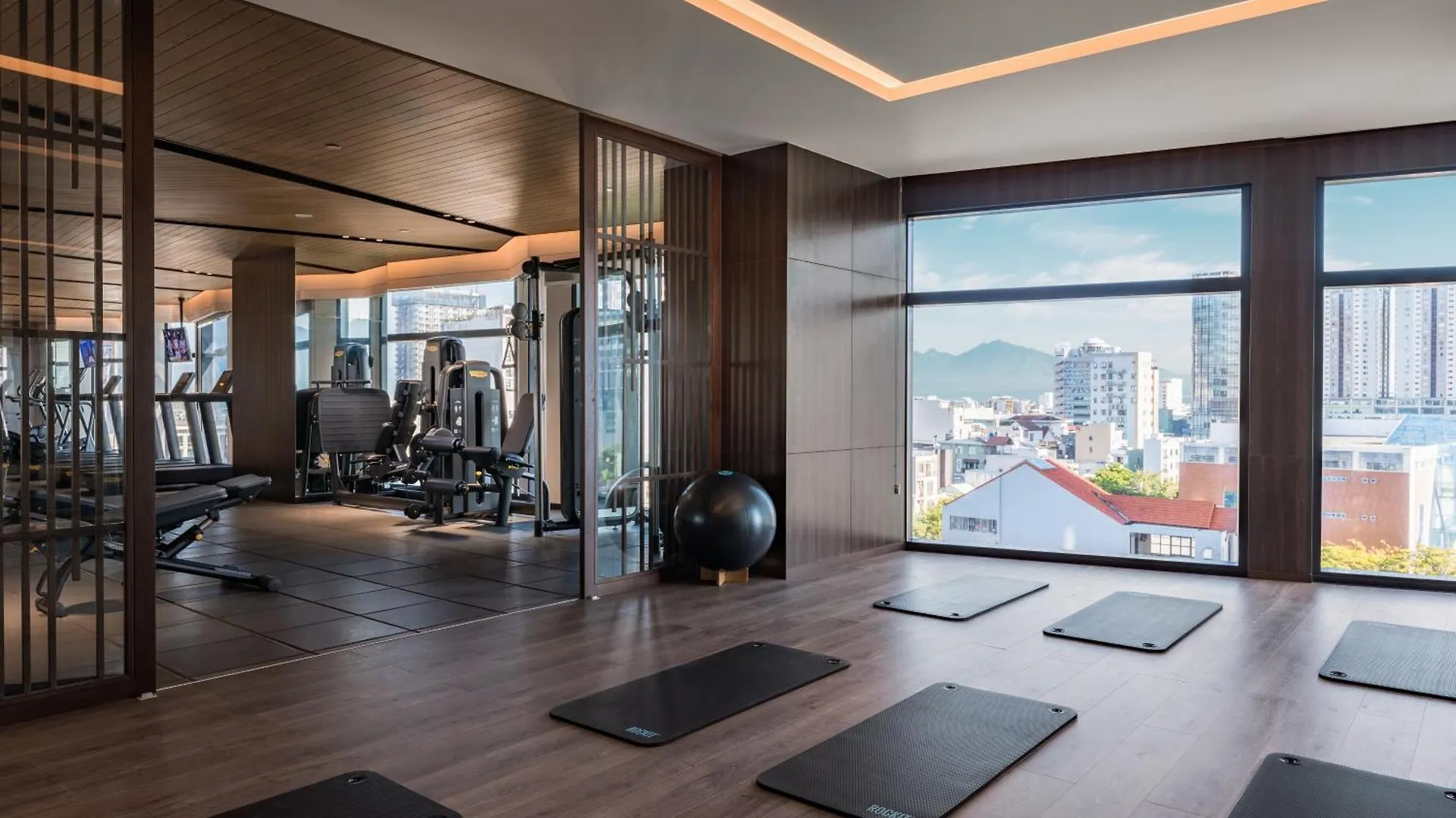 Crowne Plaza Danang City Centre By Ihg 5*, ダナン市